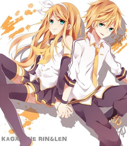 Cặp đôi anime tóc nâu sáng màu thu hút mọi ánh nhìn