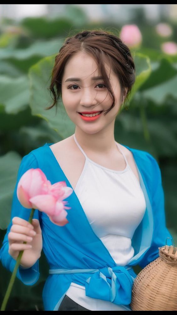 秀色可餐-越南投资,越南私募基金,这些美丽的照片将使您欣赏并着迷于越南女性自但是诱人的美丽。穿越于系列中，你会看到清纯、引诱、时髦的美,越南证券,越南美女,(13)